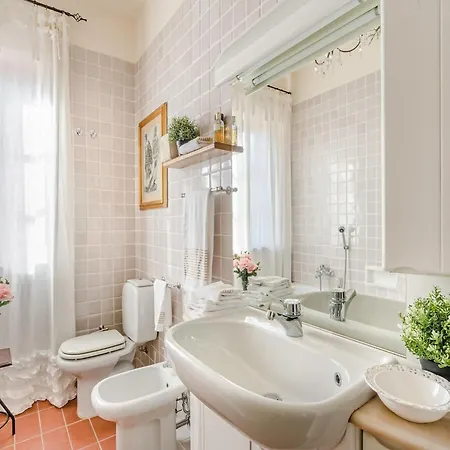 Lush In Tuscan Countryside Villa *