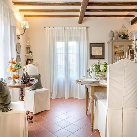 Lush In Tuscan Countryside *