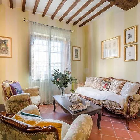 Villa Lush In Tuscan Countryside Lucca