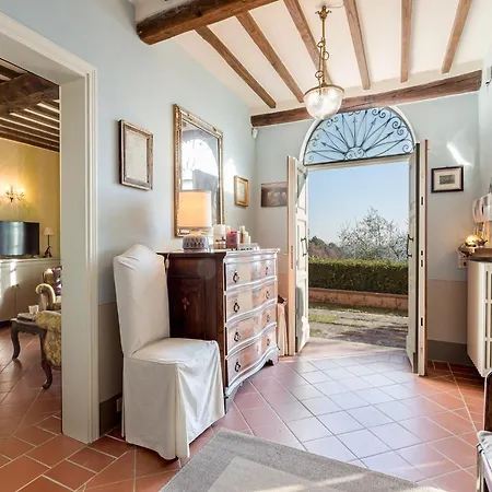 Villa Lush In Tuscan Countryside