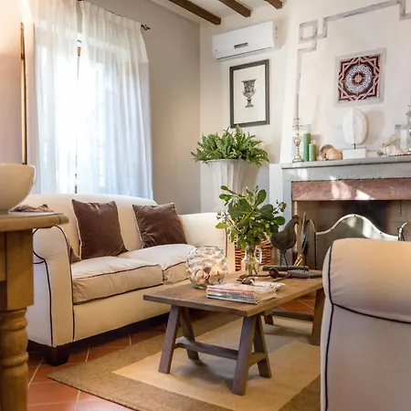Lush In Tuscan Countryside Villa *