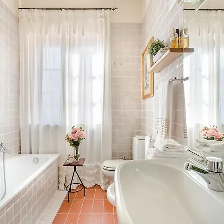 Lush In Tuscan Countryside Villa Lucca