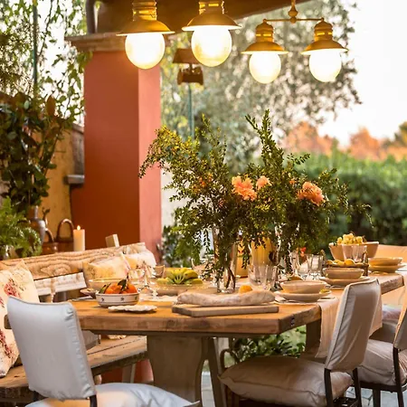 Villa Lush In Tuscan Countryside