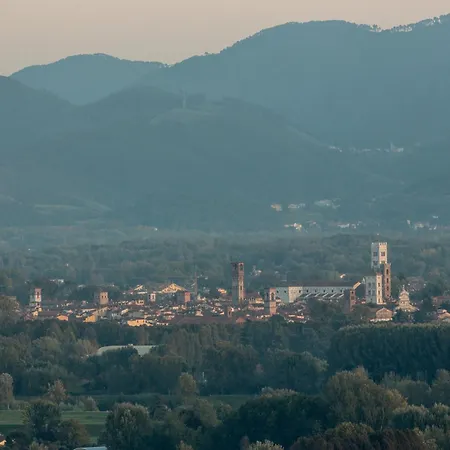 Lush In Tuscan Countryside Villa Lucca