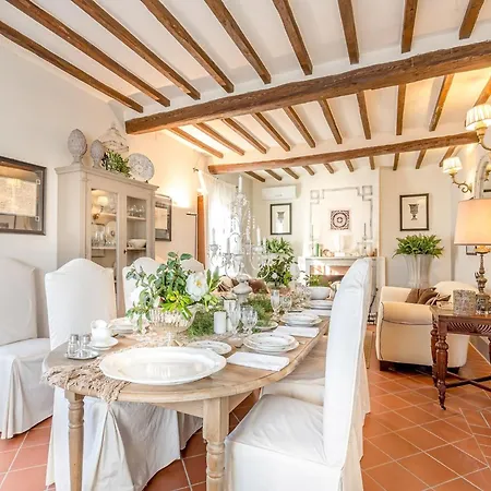 Lush In Tuscan Countryside Villa *