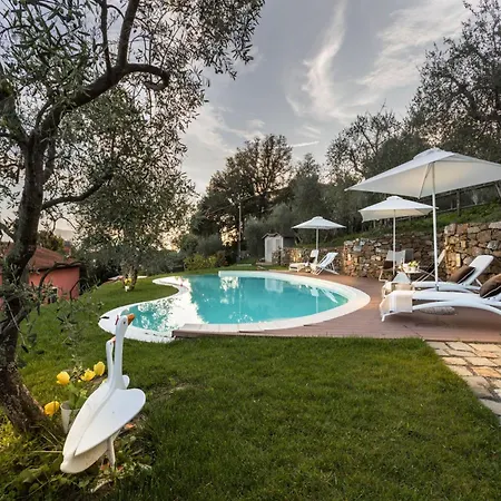 Lush In Tuscan Countryside Villa Lucca