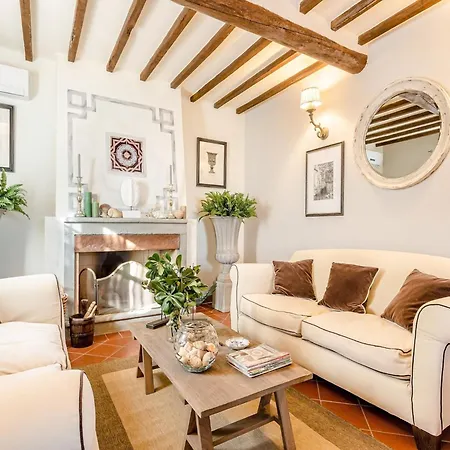 Villa Lush In Tuscan Countryside