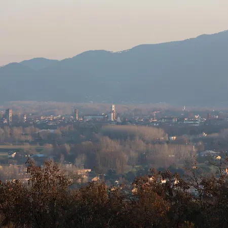 Lush In Tuscan Countryside Villa Lucca